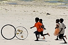 Kinderspiel auf Sansibar