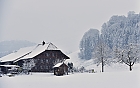 Bauernhof im Schneetreiben