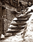 alte Treppe im Walliserdorf Visperterminen